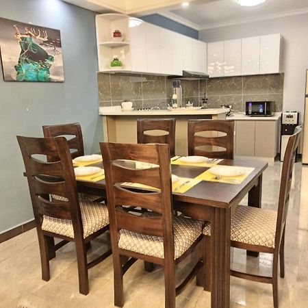 Stayrest Safari Tours New 3 Bedroom Apartments In Kilimani Nairobi With Rooftop Pool Εξωτερικό φωτογραφία