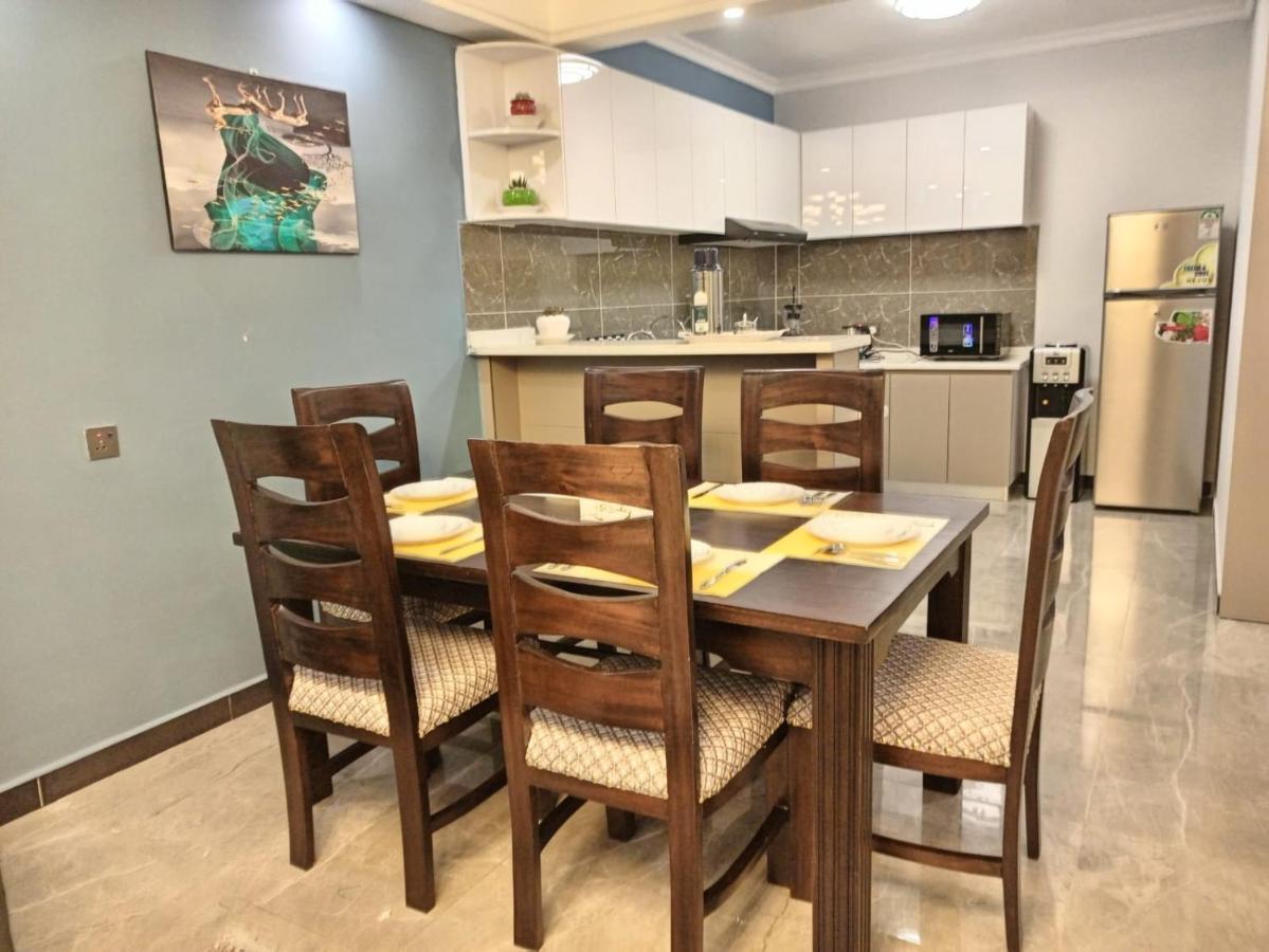 Stayrest Safari Tours New 3 Bedroom Apartments In Kilimani Nairobi With Rooftop Pool Εξωτερικό φωτογραφία