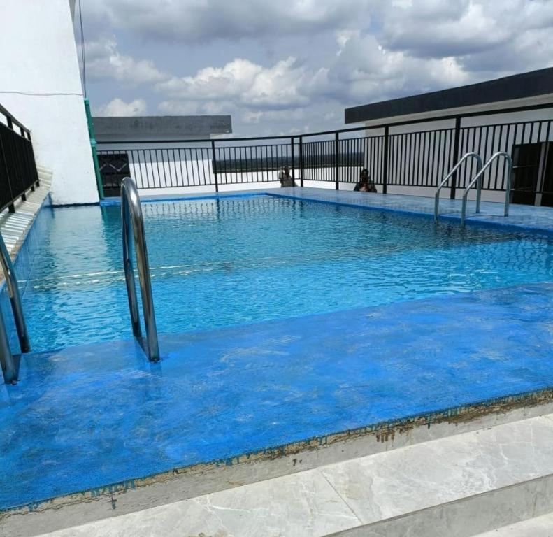 Stayrest Safari Tours New 3 Bedroom Apartments In Kilimani Nairobi With Rooftop Pool Εξωτερικό φωτογραφία