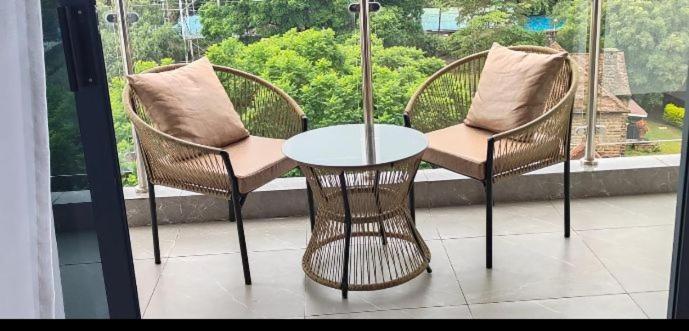 Stayrest Safari Tours New 3 Bedroom Apartments In Kilimani Nairobi With Rooftop Pool Εξωτερικό φωτογραφία